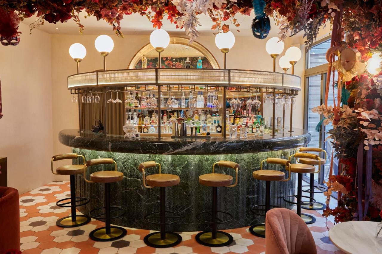 Hotel Gatsby Ateny Zewnętrze zdjęcie The bar at the restaurant