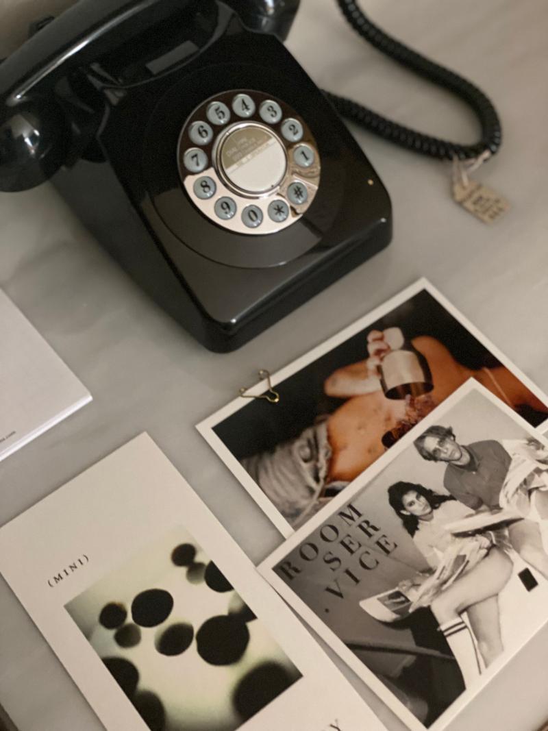 Hotel Gatsby Ateny Zewnętrze zdjęcie A photograph of a telephone